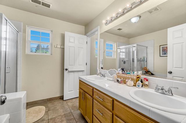 1050 Monterey Street, Madera, CA 93637