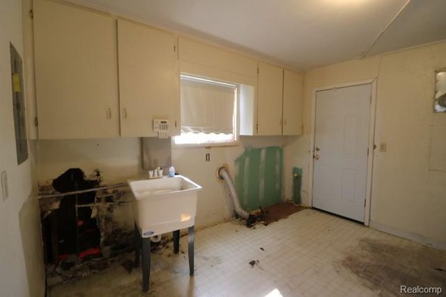 3143 Maywood Drive, Flint, MI 48504