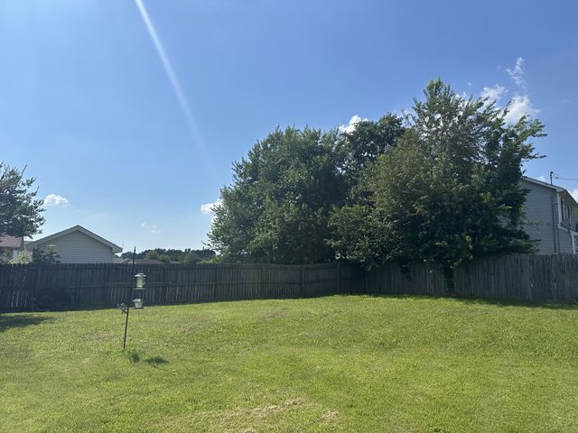 1279 Barbee Ln, Clarksville, TN 37042