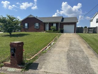 1279 Barbee Ln, Clarksville, TN 37042