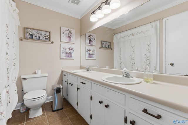 503 Broadway Street, Hartselle, AL 35640