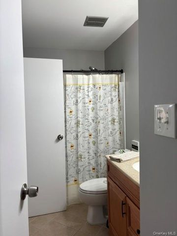 12 Federal Lane, Coram, NY 11727