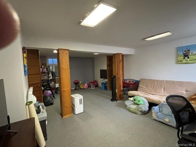 12 Federal Lane, Coram, NY 11727