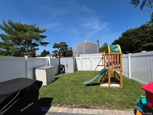 12 Federal Lane, Coram, NY 11727