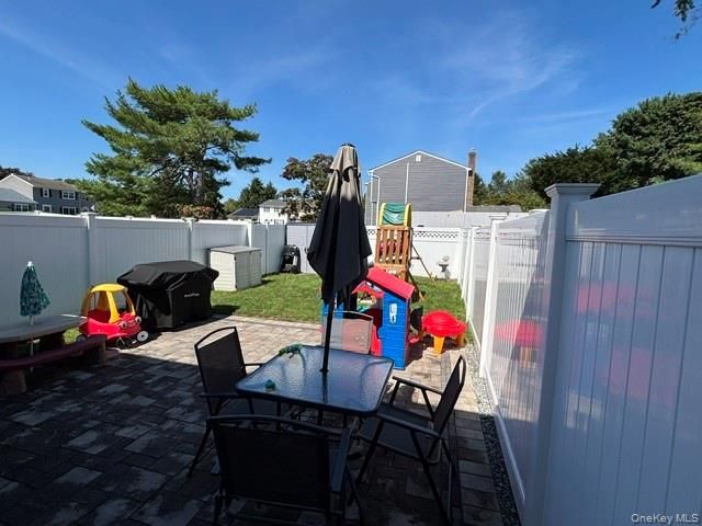 12 Federal Lane, Coram, NY 11727