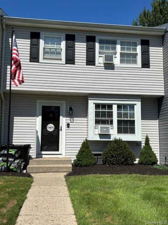 12 Federal Lane, Coram, NY 11727
