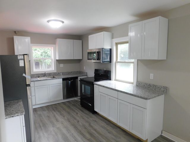 1885 Hawthorne Avenue E, Saint Paul, MN 55119