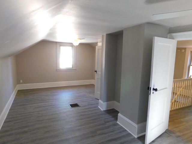1885 Hawthorne Avenue E, Saint Paul, MN 55119