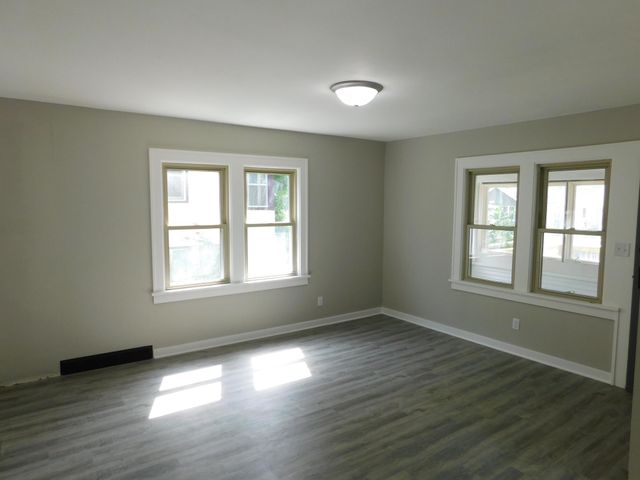 1885 Hawthorne Avenue E, Saint Paul, MN 55119