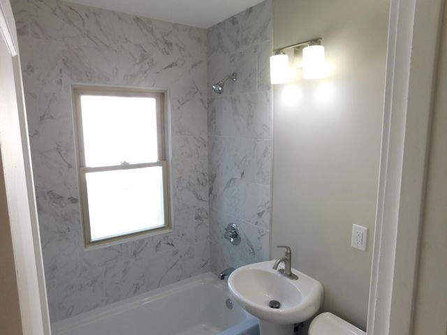 1885 Hawthorne Avenue E, Saint Paul, MN 55119