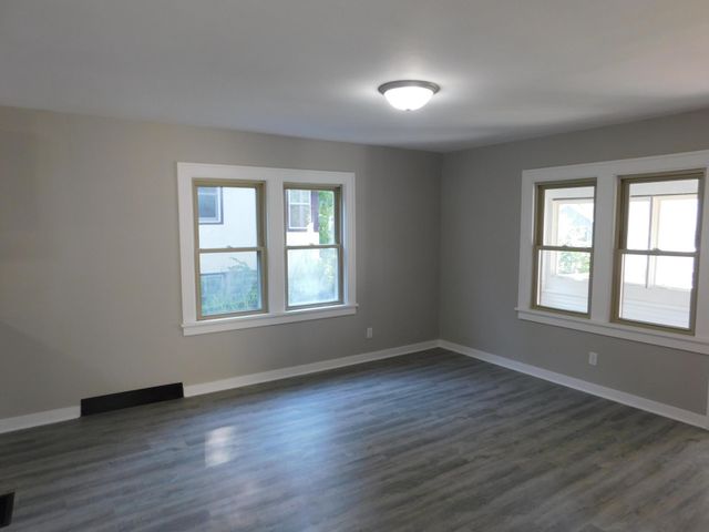1885 Hawthorne Avenue E, Saint Paul, MN 55119