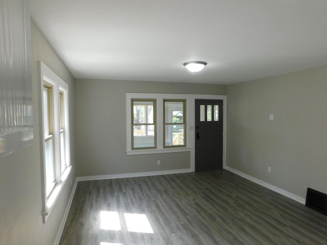 1885 Hawthorne Avenue E, Saint Paul, MN 55119