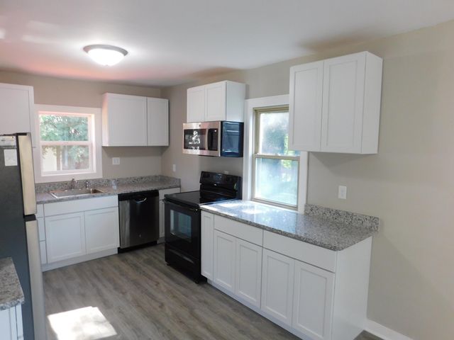 1885 Hawthorne Avenue E, Saint Paul, MN 55119