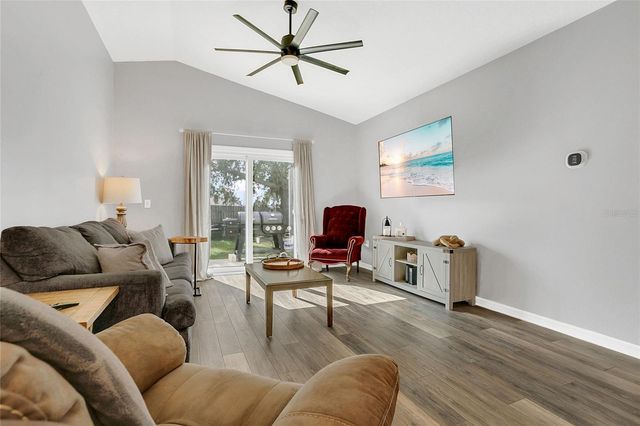 1367 WILLOW CREST DR, Clermont, FL 34711