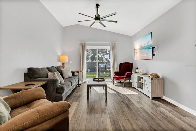 1367 WILLOW CREST DR, Clermont, FL 34711