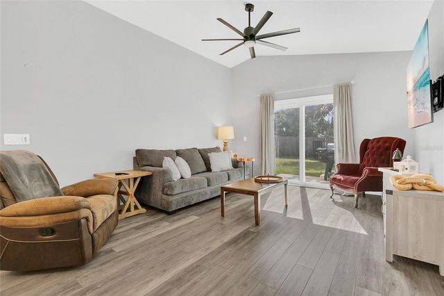 1367 WILLOW CREST DR, Clermont, FL 34711