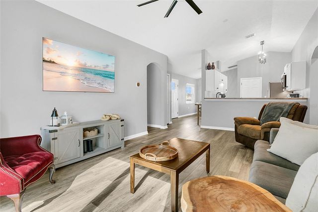 1367 WILLOW CREST DR, Clermont, FL 34711