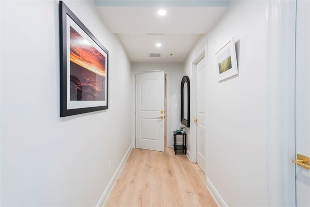 10 Brown & Howard Wharf 107, Newport, RI 02840