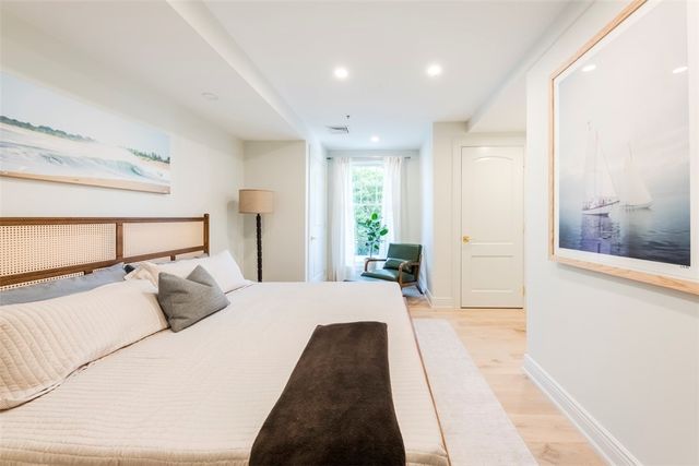 10 Brown & Howard Wharf 107, Newport, RI 02840