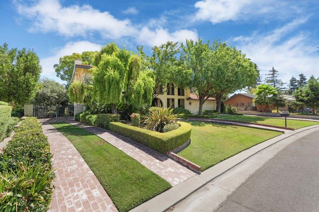 10692 Elkhorn Dr, Stockton, CA 95209