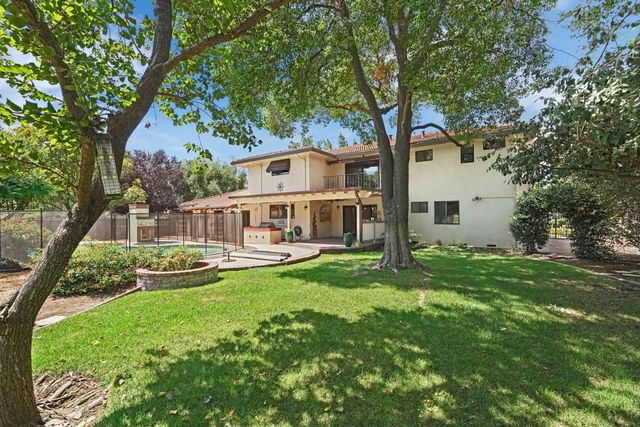 10692 Elkhorn Dr, Stockton, CA 95209