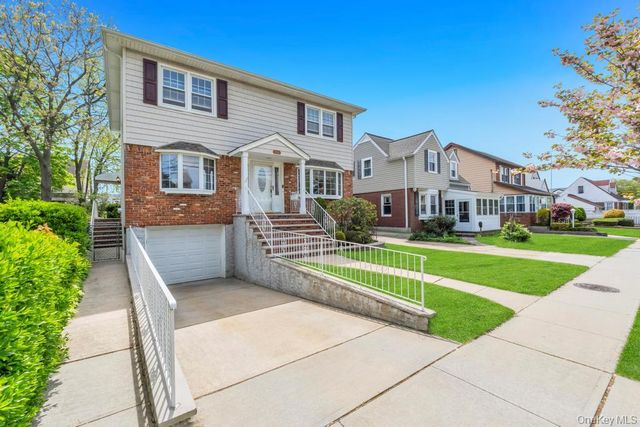 100 E Melrose Street, Valley Stream, NY 11580