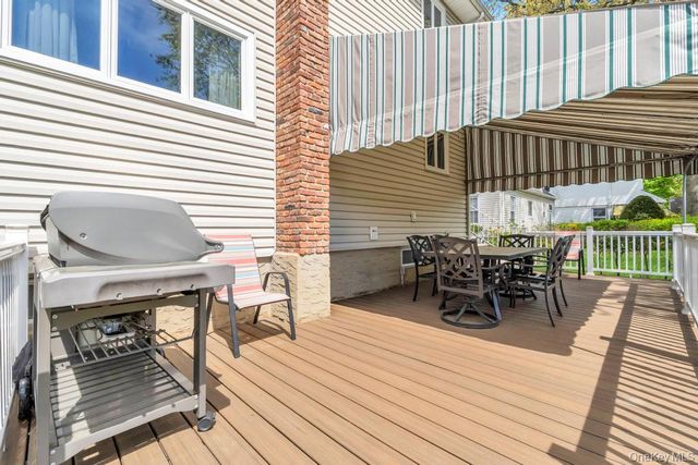 100 E Melrose Street, Valley Stream, NY 11580