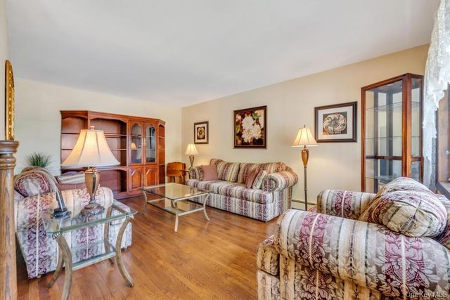 100 E Melrose Street, Valley Stream, NY 11580