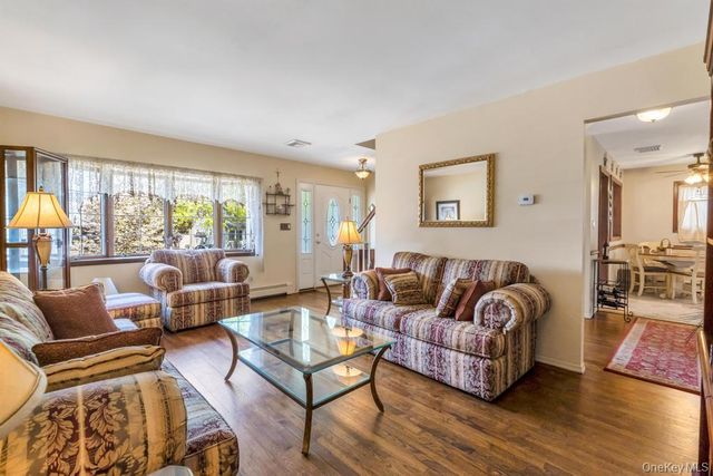 100 E Melrose Street, Valley Stream, NY 11580