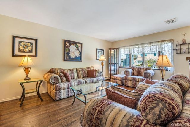 100 E Melrose Street, Valley Stream, NY 11580