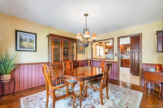 100 E Melrose Street, Valley Stream, NY 11580