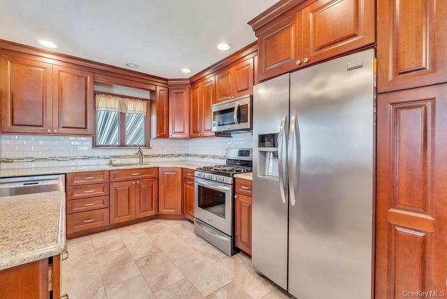 100 E Melrose Street, Valley Stream, NY 11580