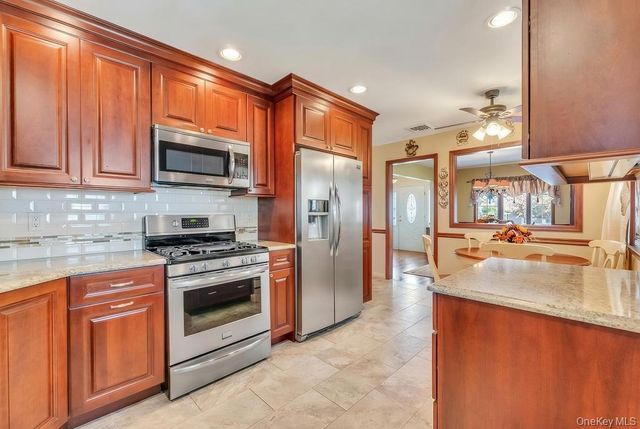 100 E Melrose Street, Valley Stream, NY 11580