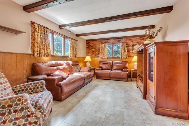 100 E Melrose Street, Valley Stream, NY 11580