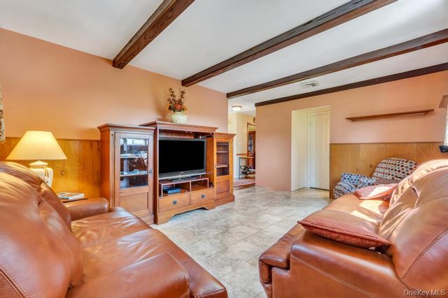 100 E Melrose Street, Valley Stream, NY 11580