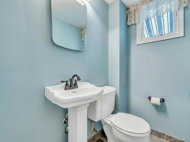 100 E Melrose Street, Valley Stream, NY 11580