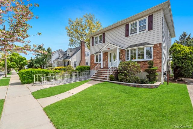 100 E Melrose Street, Valley Stream, NY 11580