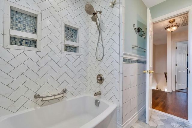 100 E Melrose Street, Valley Stream, NY 11580