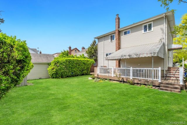 100 E Melrose Street, Valley Stream, NY 11580