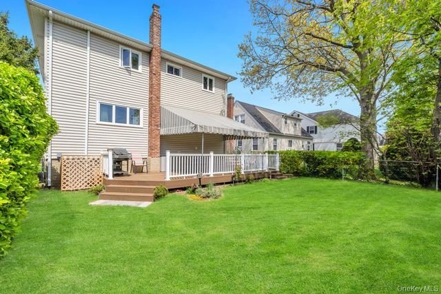 100 E Melrose Street, Valley Stream, NY 11580