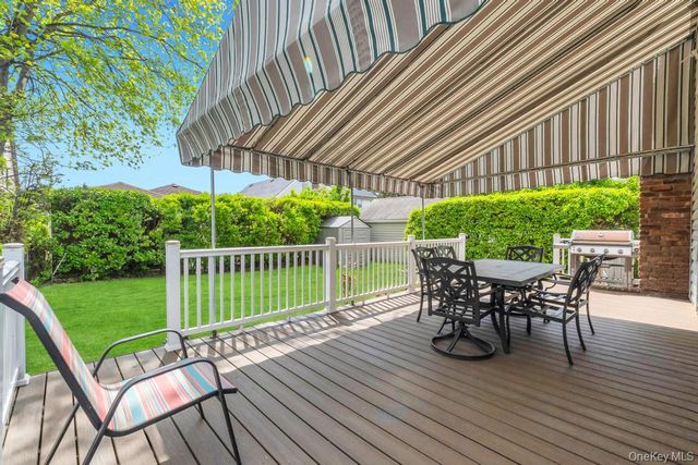 100 E Melrose Street, Valley Stream, NY 11580