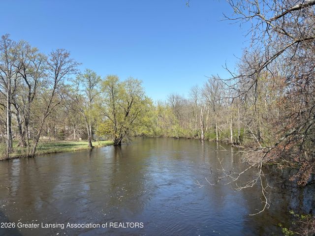 2092 Arch Road, Eaton Rapids, MI 48827