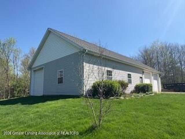2092 Arch Road, Eaton Rapids, MI 48827