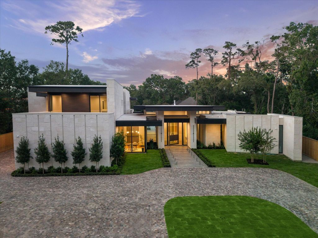 9010 Memorial Drive, Houston, TX 77024