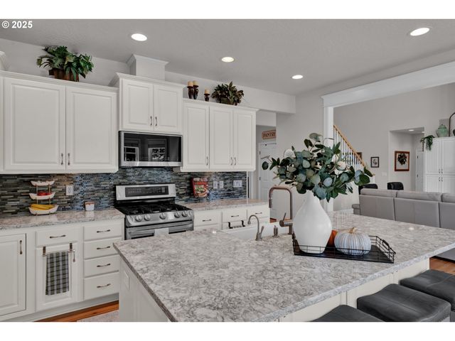 685 ST ANDREWS Loop, Creswell, OR 97426