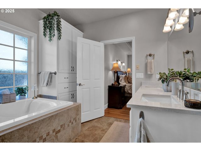 685 ST ANDREWS Loop, Creswell, OR 97426