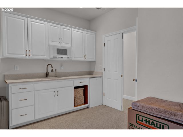 685 ST ANDREWS Loop, Creswell, OR 97426