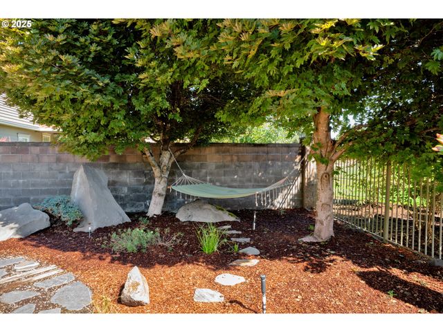 685 ST ANDREWS Loop, Creswell, OR 97426