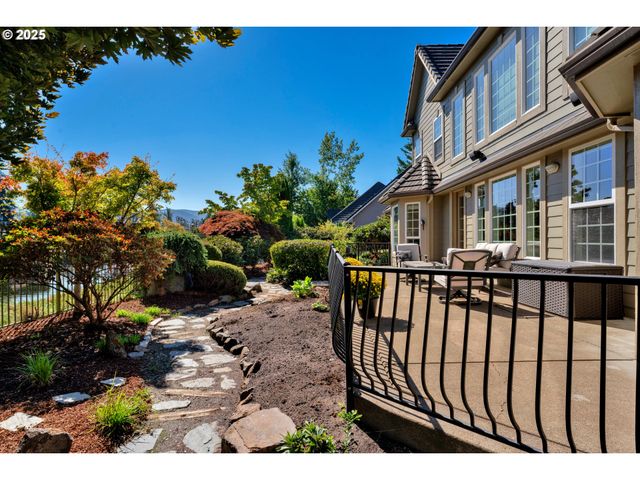 685 ST ANDREWS Loop, Creswell, OR 97426