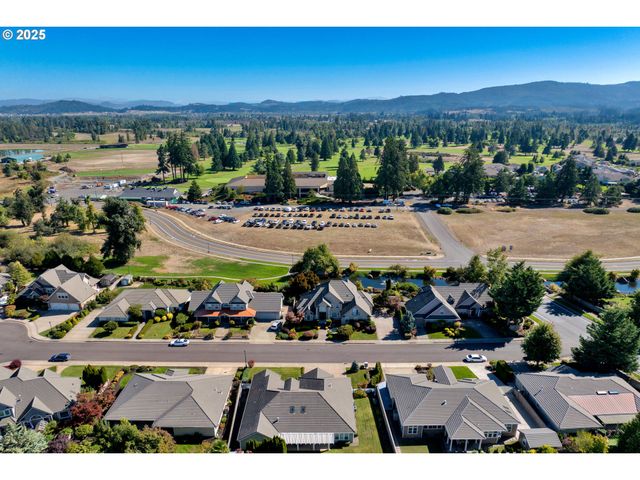 685 ST ANDREWS Loop, Creswell, OR 97426